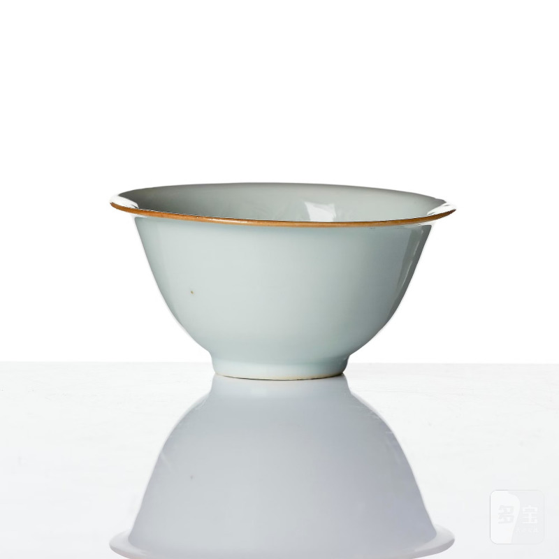 A moulded white-glazed 'anhua' decorated cup, - 图4